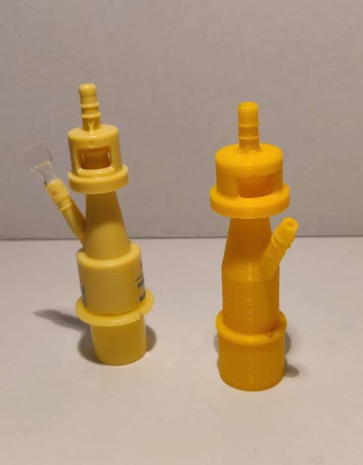 Vľavo originálny ventil, vpravo ventil vytlačený na 3D tlačiarni